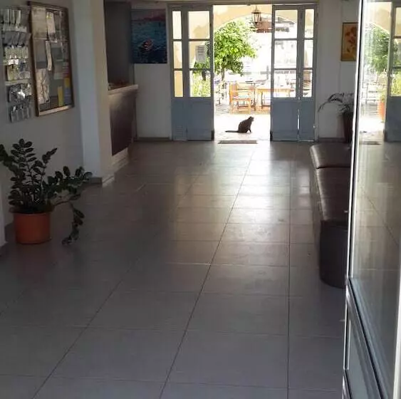 Fotos del hotel Captain Karas Holidays Apartments:  3