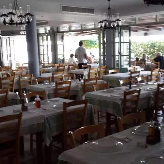 Fotos del hotel Captain Karas Holidays Apartments:  4