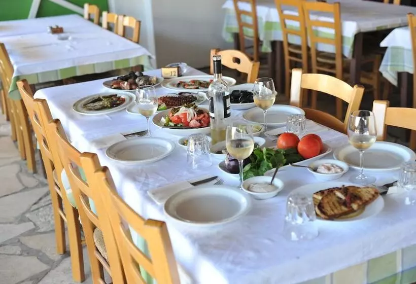 Fotos del hotel Captain Karas Holidays Apartments:  7