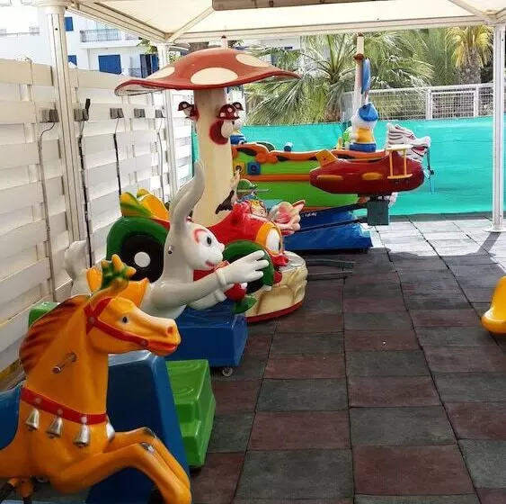 Fotos del hotel Captain Karas Holidays Apartments:  6