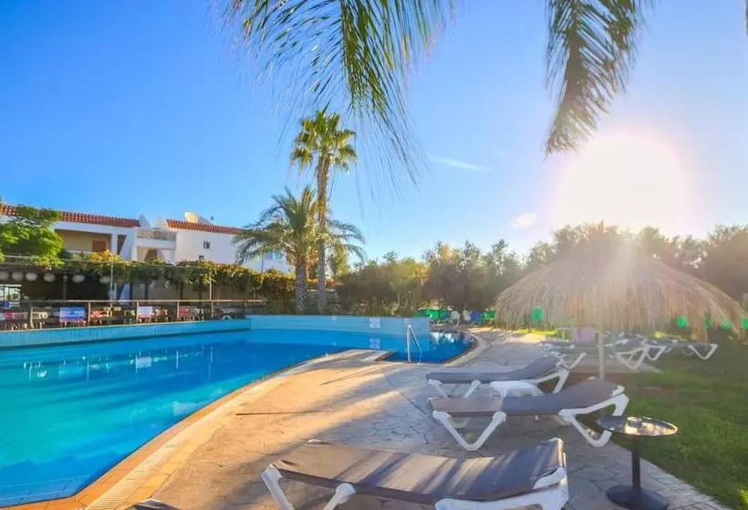 Fotos del hotel Captain Karas Holidays Apartments:  17