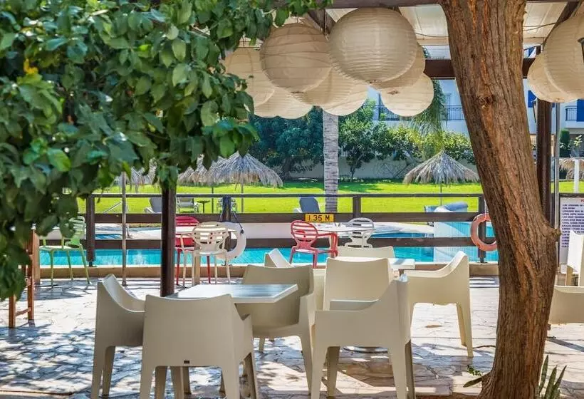 Fotos del hotel Captain Karas Holidays Apartments:  11