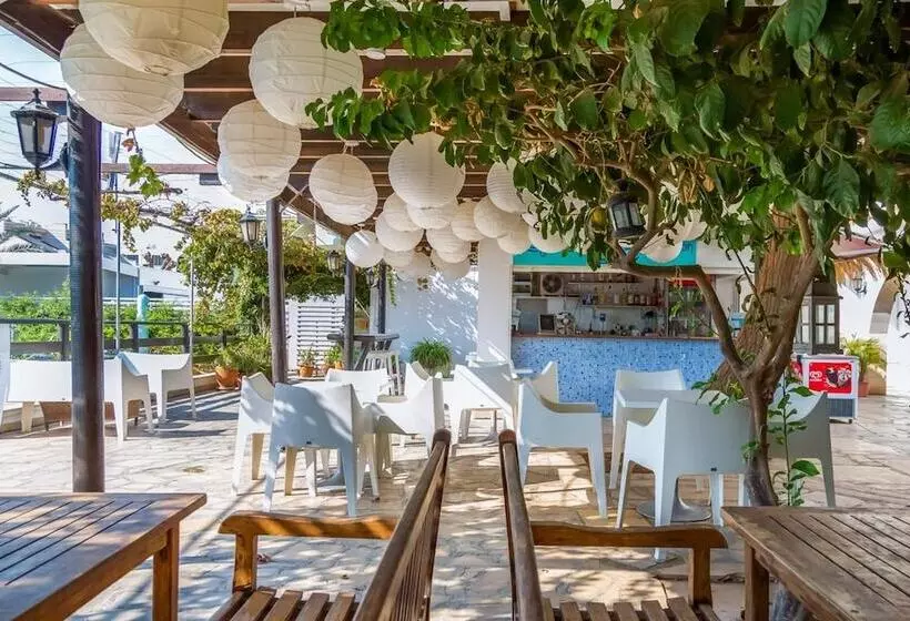 Fotos del hotel Captain Karas Holidays Apartments:  24