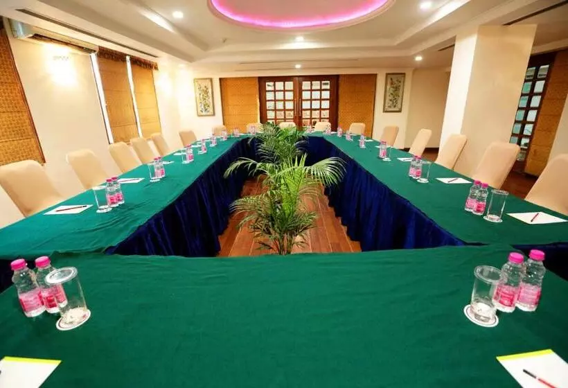 Fotos del hotel Hotel Meraden Grand:  6