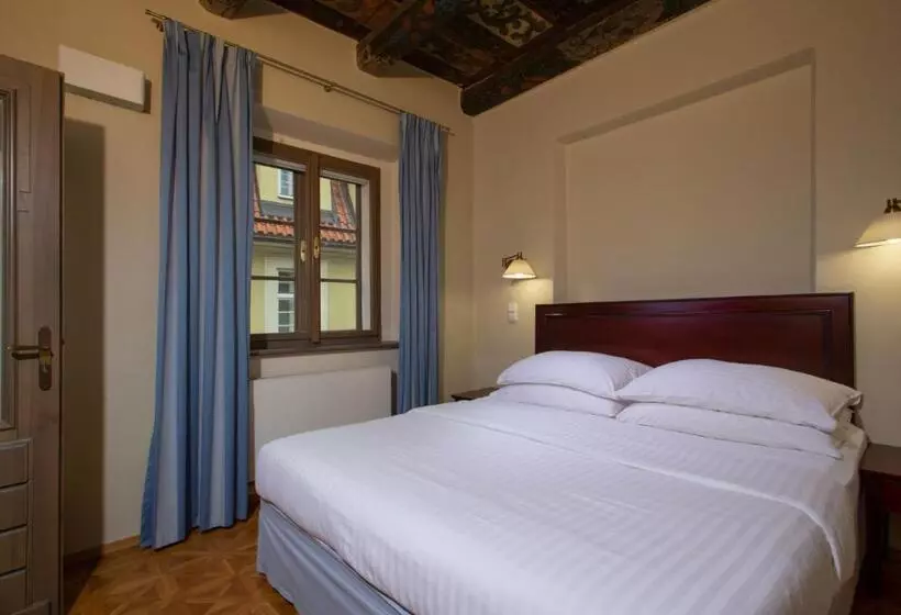 Fotos del hotel Orea Place Charles Bridge:  2