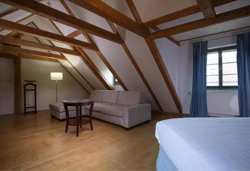 Fotos del hotel Orea Place Charles Bridge:  9