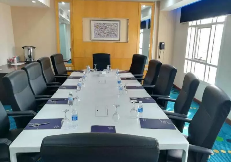 Fotos del hotel Dabab Hotel By Warwick:  26