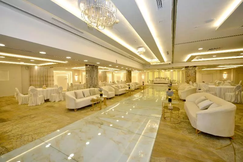 Fotos del hotel Dabab Hotel By Warwick:  13