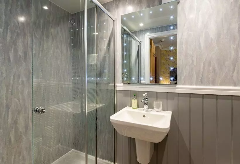 Fotos del hotel Holly Lodge Guest House:  4