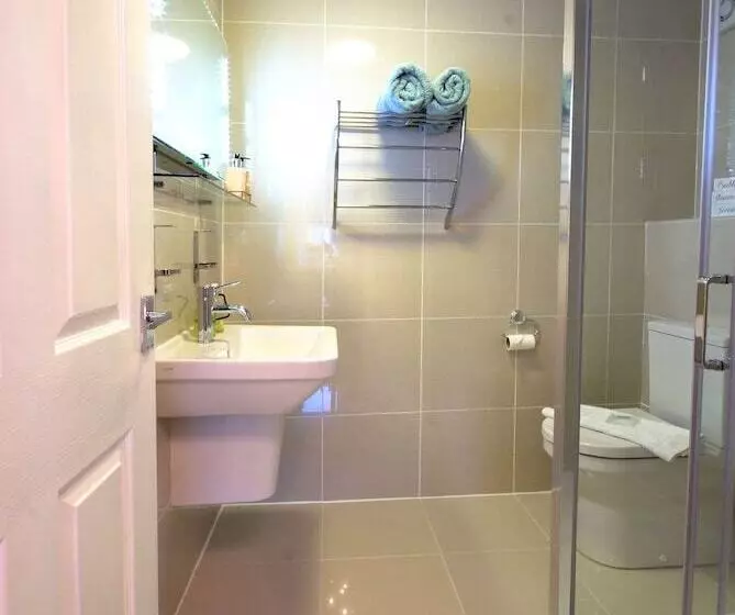 Fotos del hotel Holly Lodge Guest House:  8