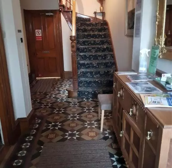 Fotos del hotel Cedar Villa Guest House:  7