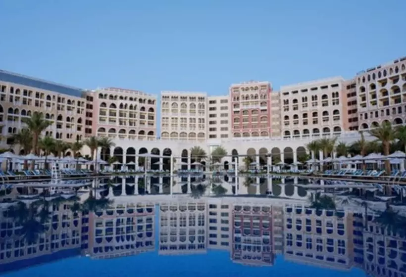 The Ritzcarlton Abu Dhabi, Grand Canal
