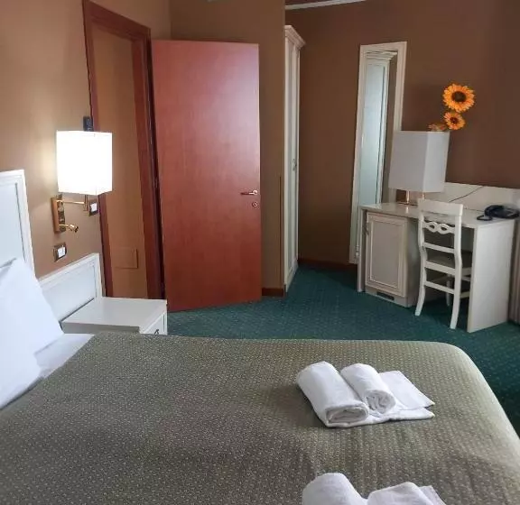 Fotos del hotel Cervara Park:  4