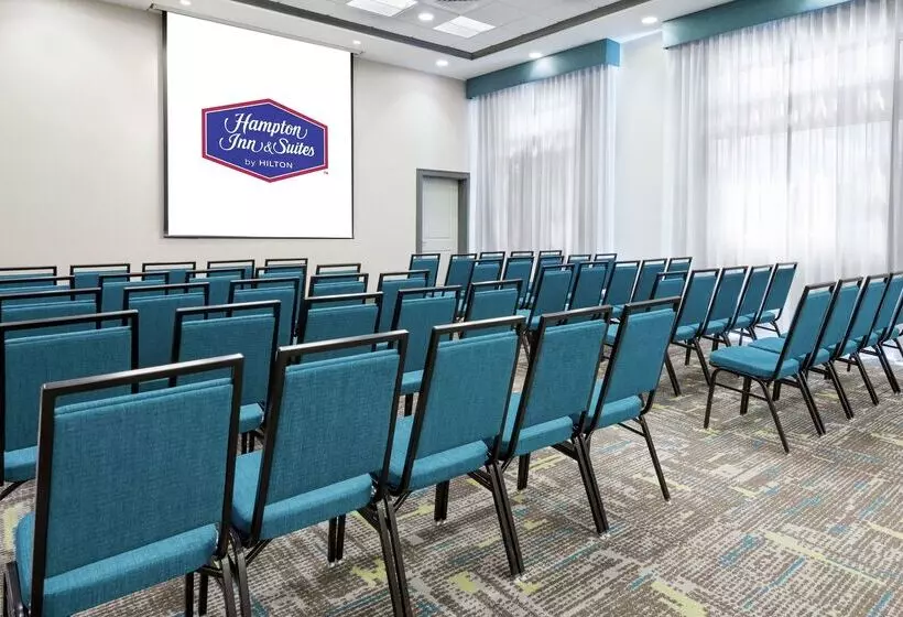 Fotos del hotel Hampton Inn & Suites Orlando Airport At Gateway Village:  24