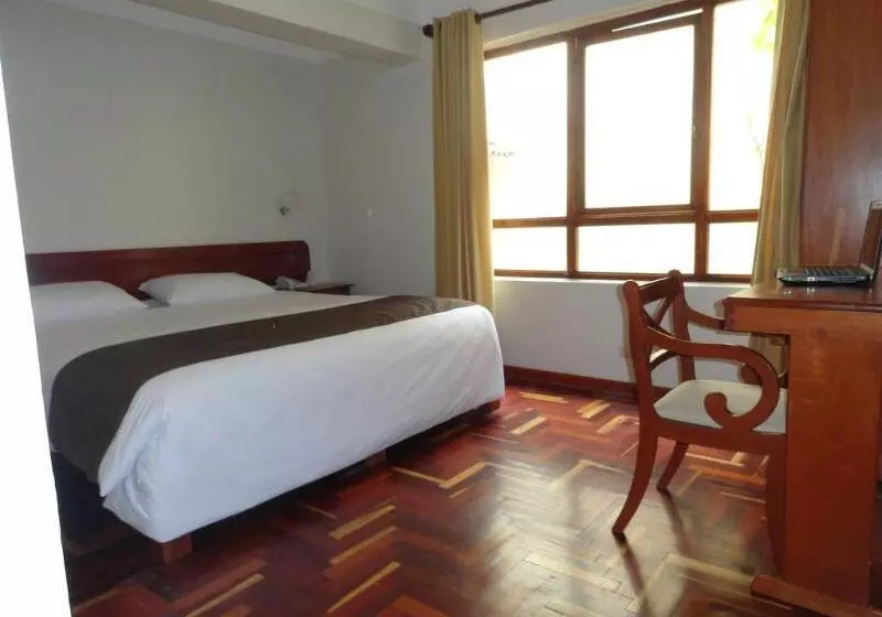 Fotos del hotel Emperador Plaza:  16