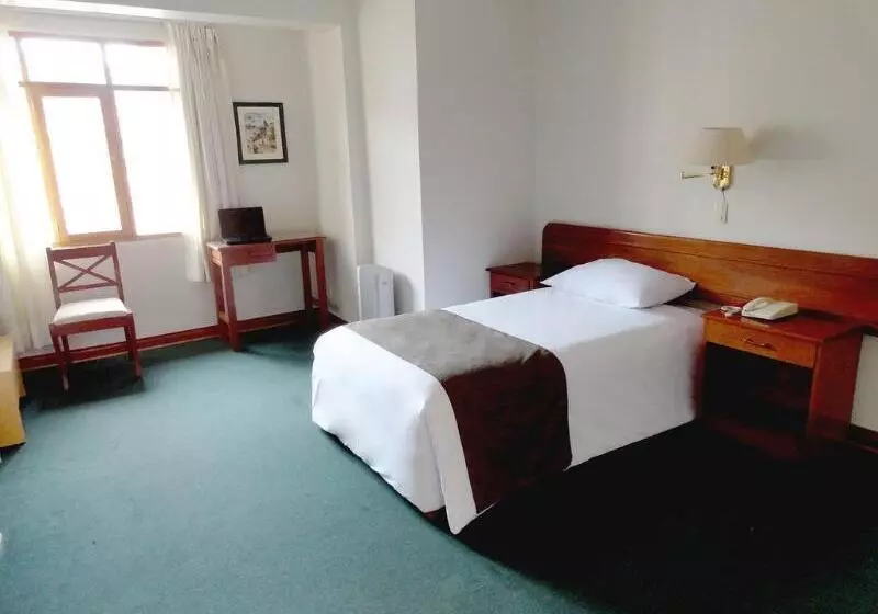 Fotos del hotel Emperador Plaza:  12