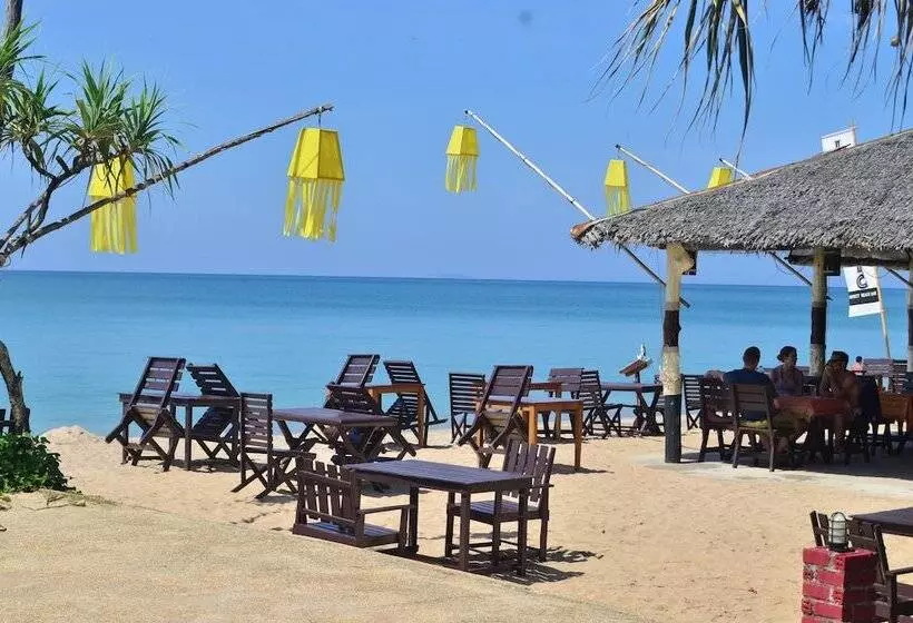 Fotos del hotel Lanta Nice Beach Resort:  17