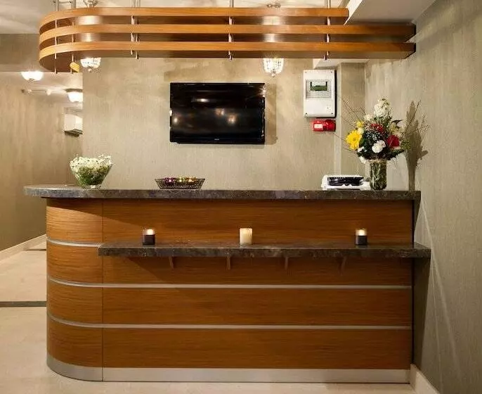 Fotos del hotel Gravis Suites:  5