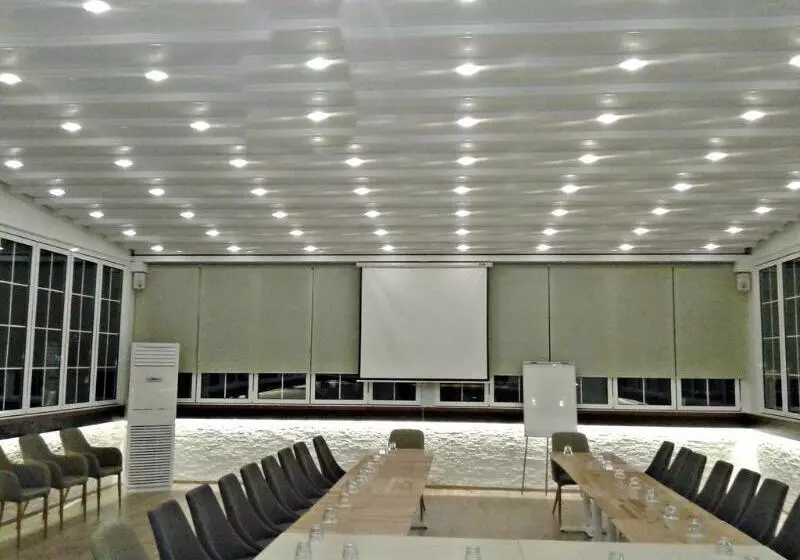 Fotos del hotel Capital Tirana:  10