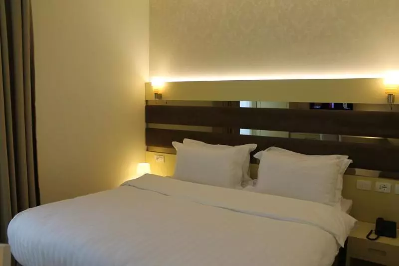 Fotos del hotel Capital Tirana:  17