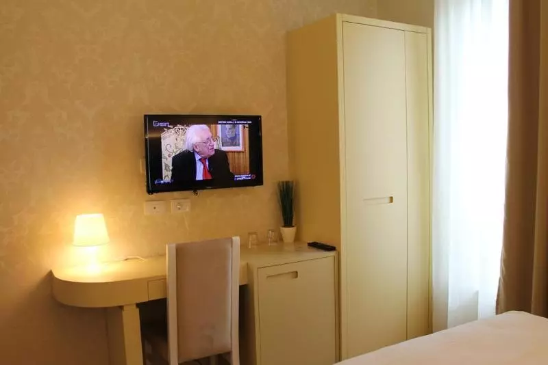 Fotos del hotel Capital Tirana:  18