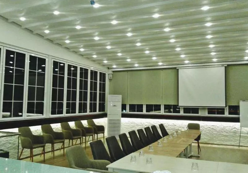 Fotos del hotel Capital Tirana:  5