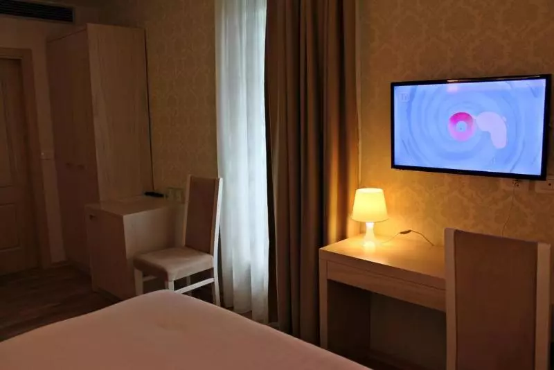 Fotos del hotel Capital Tirana:  2