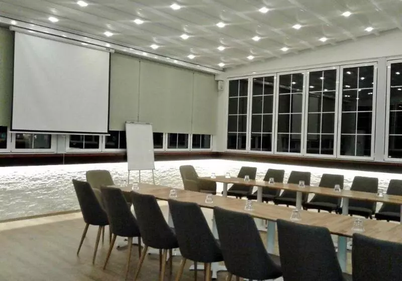 Fotos del hotel Capital Tirana:  13