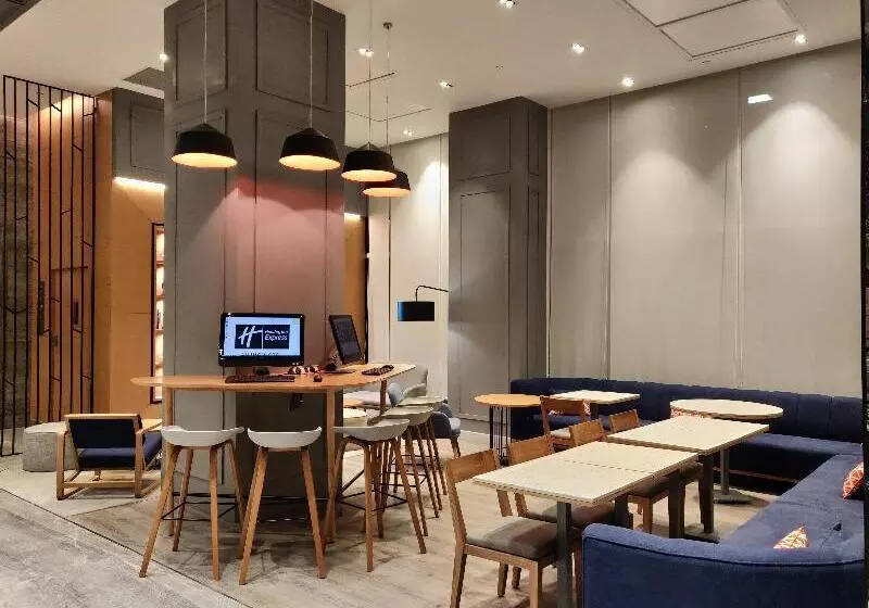 Fotos del hotel Holiday Inn Express Ahmedabad Prahlad Nagar, An Ihg:  6