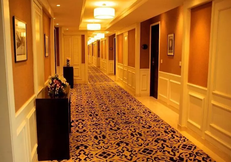 Fotos del hotel The Pllazio:  15