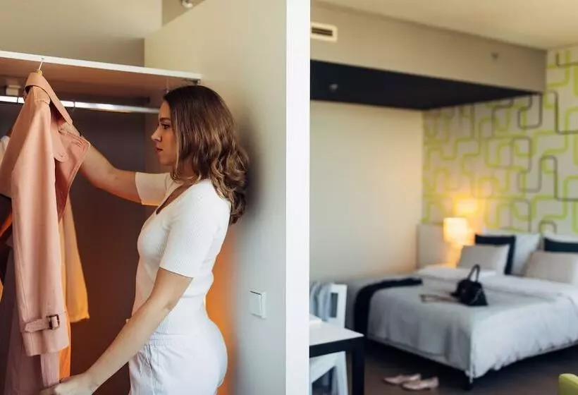 Harry S Home  & Apartments