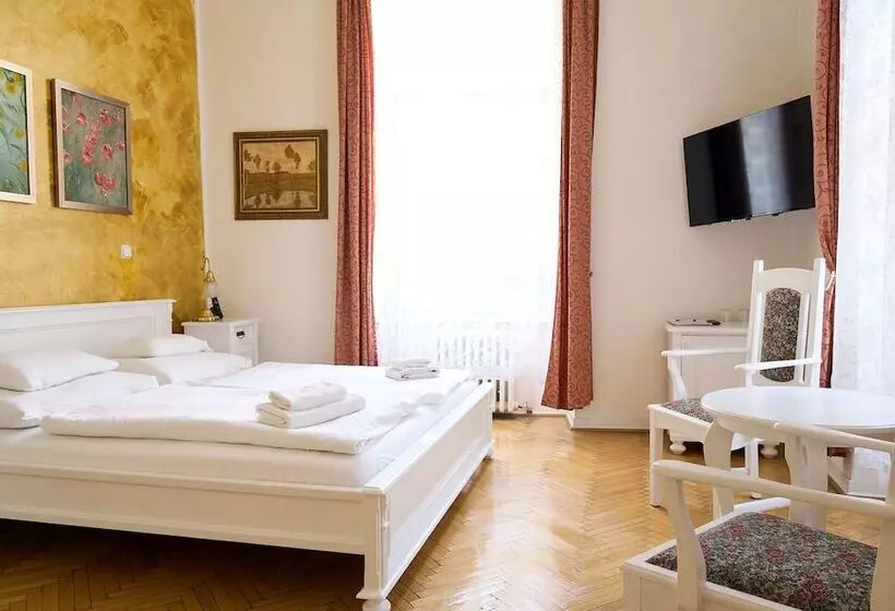 Fotos del hotel U Zlateho Jelena:  9