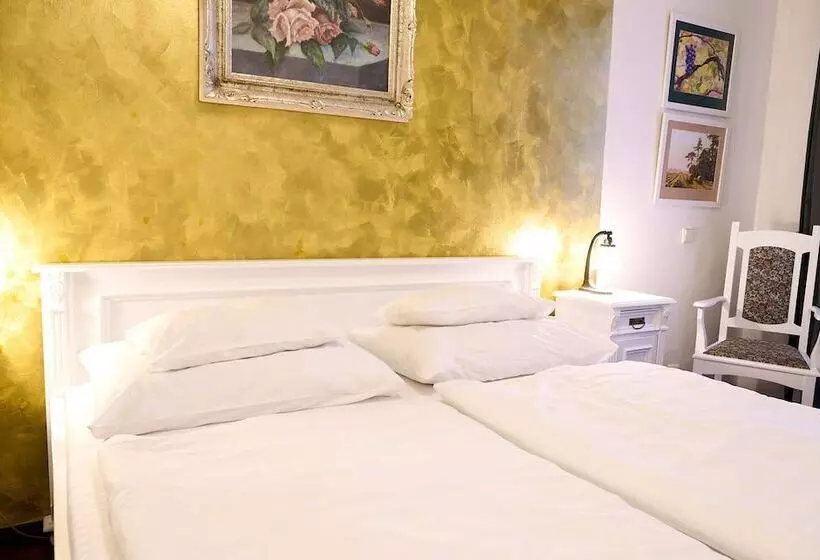 Fotos del hotel U Zlateho Jelena:  10