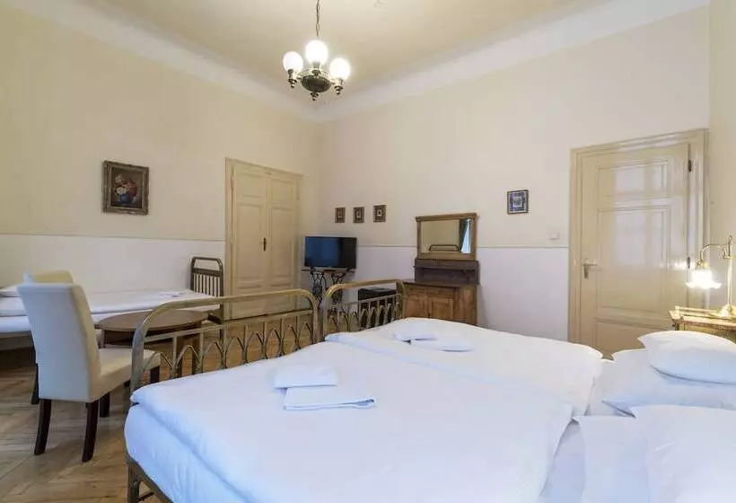 Fotos del hotel U Zlateho Jelena:  12