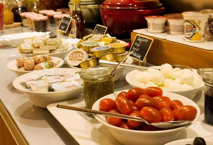 Fotos del hotel Grimm's Berlin Mitte:  2