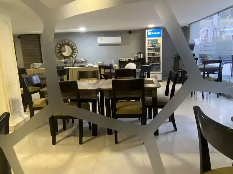 Fotos del hotel Puerta De Oro:  6