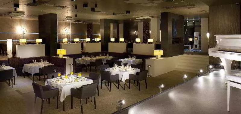 Fotos del hotel Ramada  & Suites Baku:  4