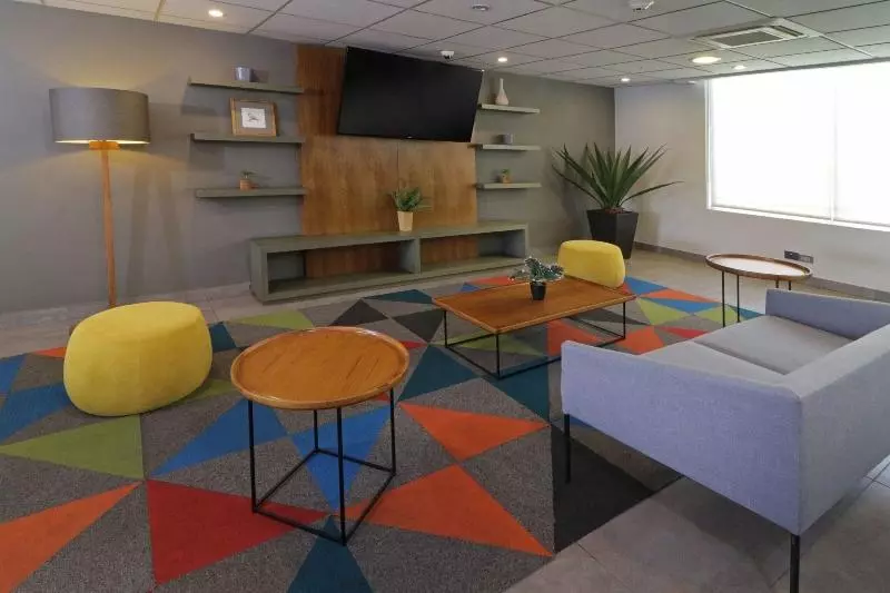 Fotos del hotel City Express Tijuana Insurgentes:  3