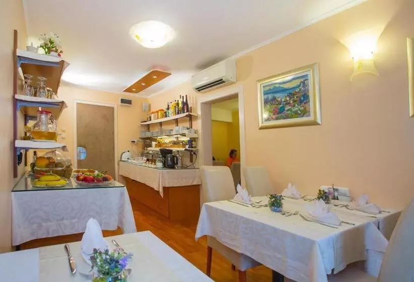 Fotos del hotel Royal Suites:  2