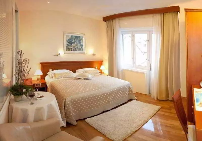 Fotos del hotel Royal Suites:  11