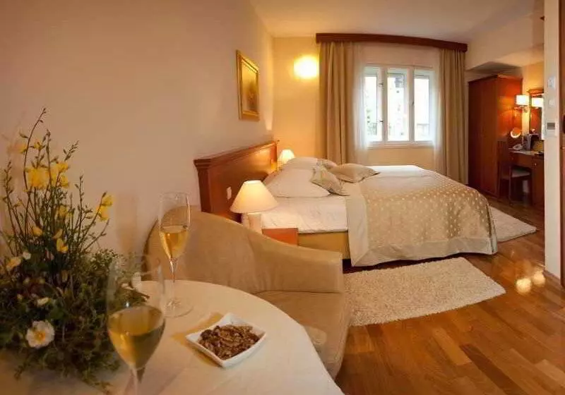 Fotos del hotel Royal Suites:  16