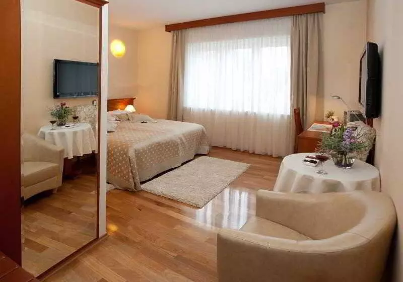 Fotos del hotel Royal Suites:  7