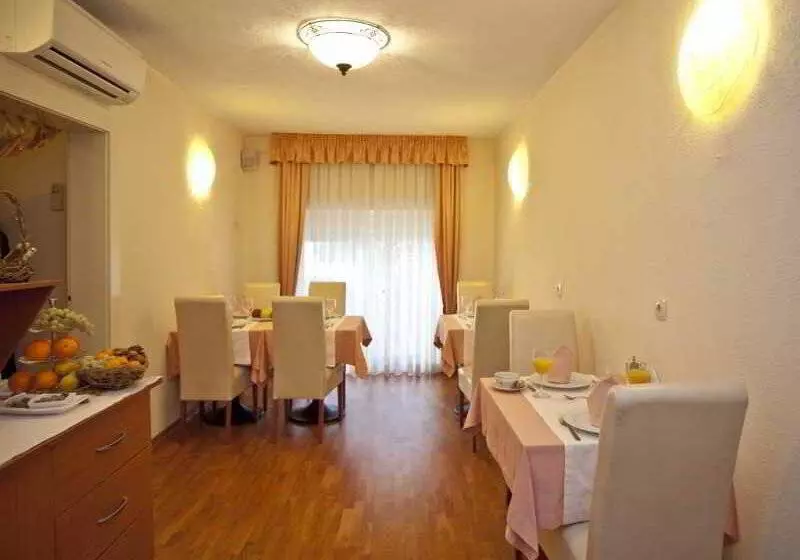 Fotos del hotel Royal Suites:  8