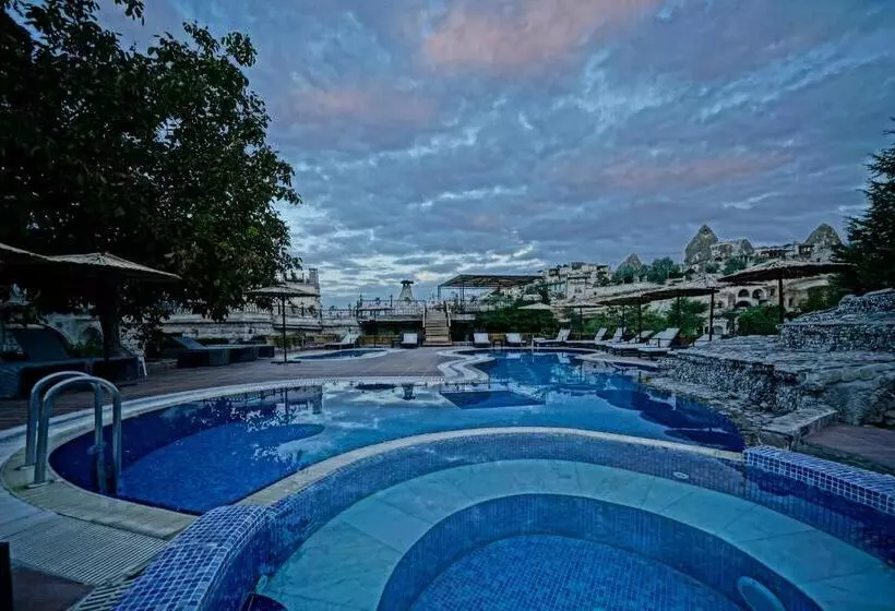 Fotos del hotel Holiday Cave Hotel:  2