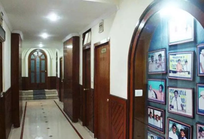 Fotos del hotel East Palace:  4