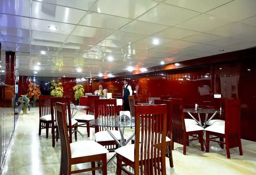 Fotos del hotel Sohi Residency:  8