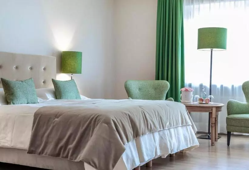 Pienzenau Am Schlosspark