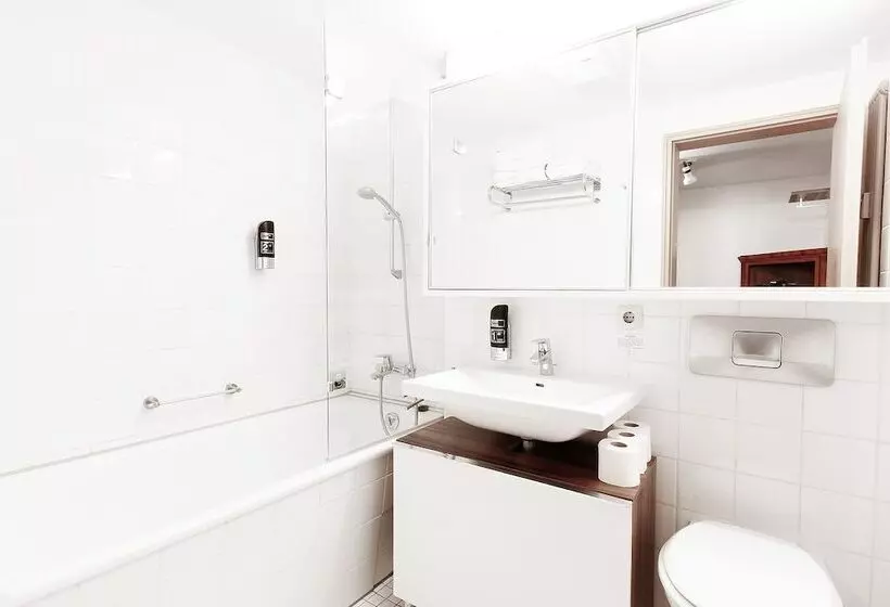 Fotos del hotel Löwe Am Tiergarten Hotel*cafe-restaurant*bar:  7