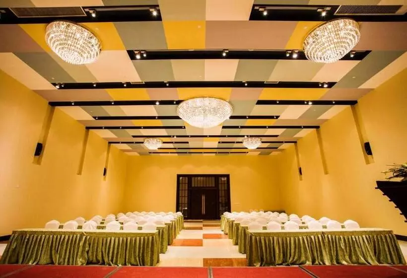 Fotos del hotel Momc:  6