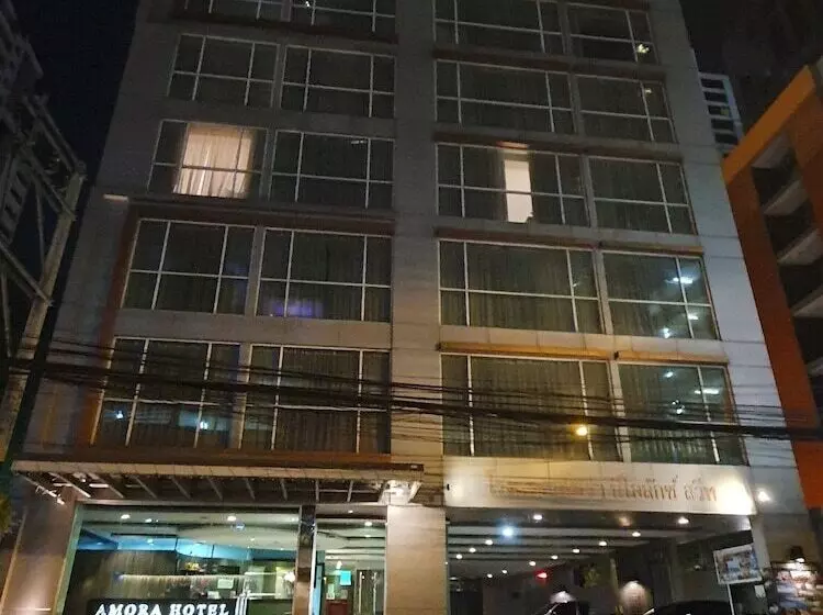 Amora Neoluxe Suites